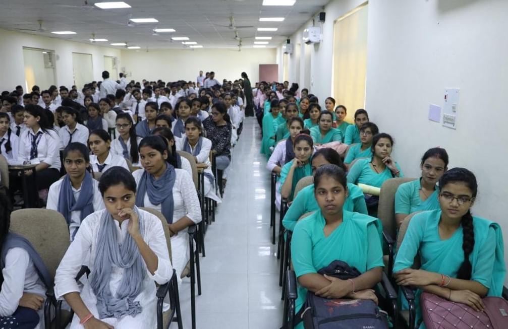 Shri Girraj Maharaj College Mathura Health Check Up photo 4